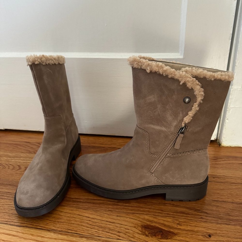 New Clarks Opal Zip Boots — size 10, gray.
